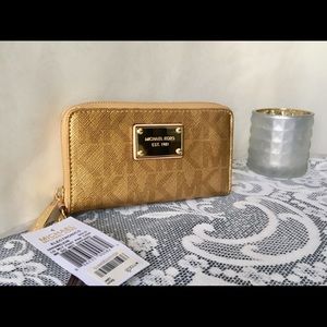 NWT✨Michael Kors✨GOLD Signature Wallet/Phonecase